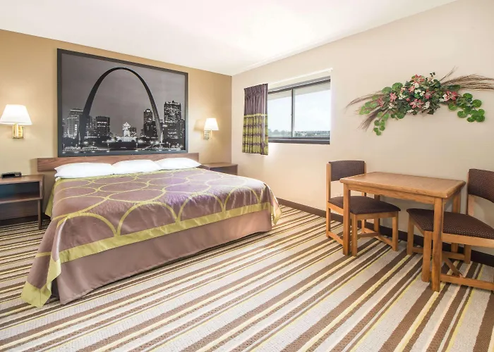 Top Hotels in Nevada, Missouri